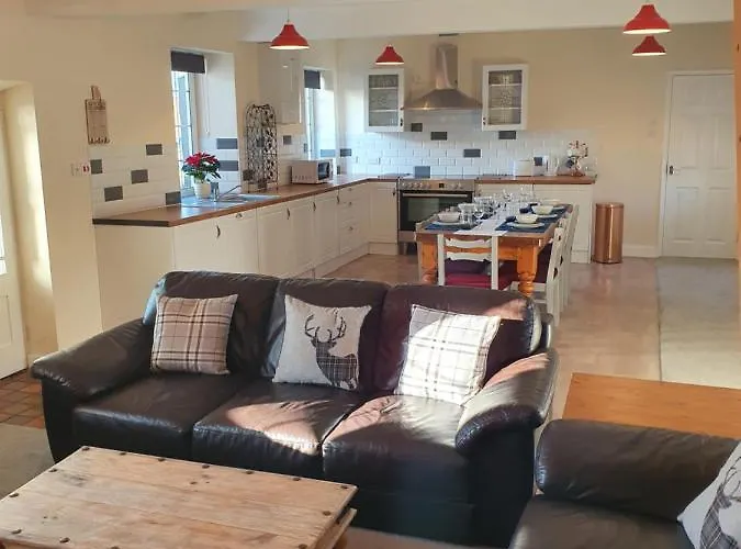 Lovely On Hadrians 12 Miles From *